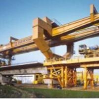 輔助導梁式架橋機，大型桁架式架橋機，還是書強質(zhì)量可靠