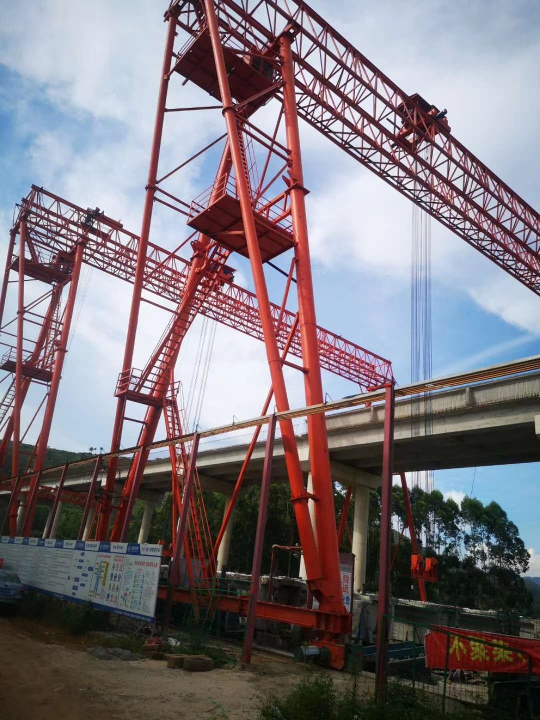 阿壩州行吊維修/龍門吊出租/訂做 保養(yǎng)  搬遷