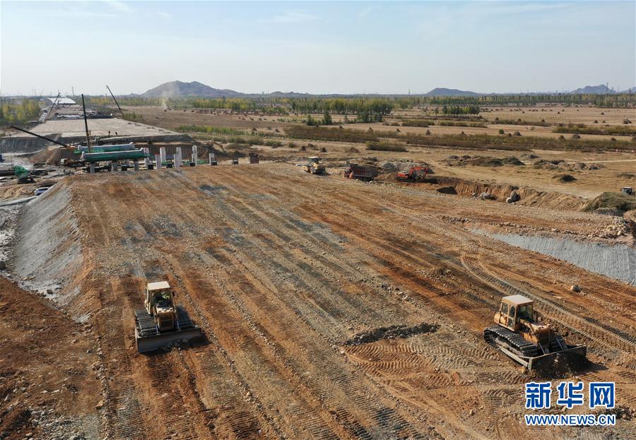 (社會(huì))(1)河北:遷曹高速建設(shè)正酣