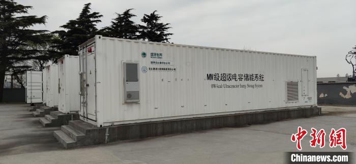 儲能站現(xiàn)場?！∠难?攝