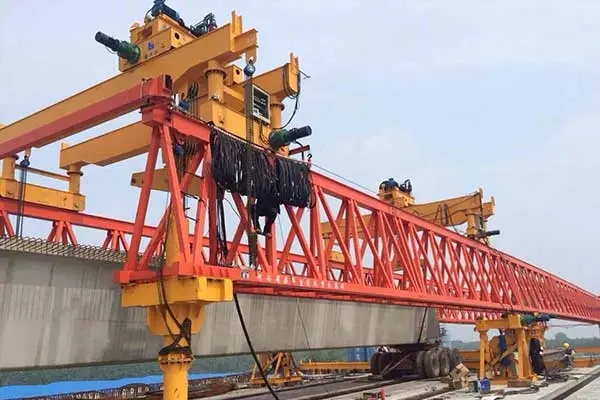 成都起重機(jī)，成都起重設(shè)備，架橋機(jī)