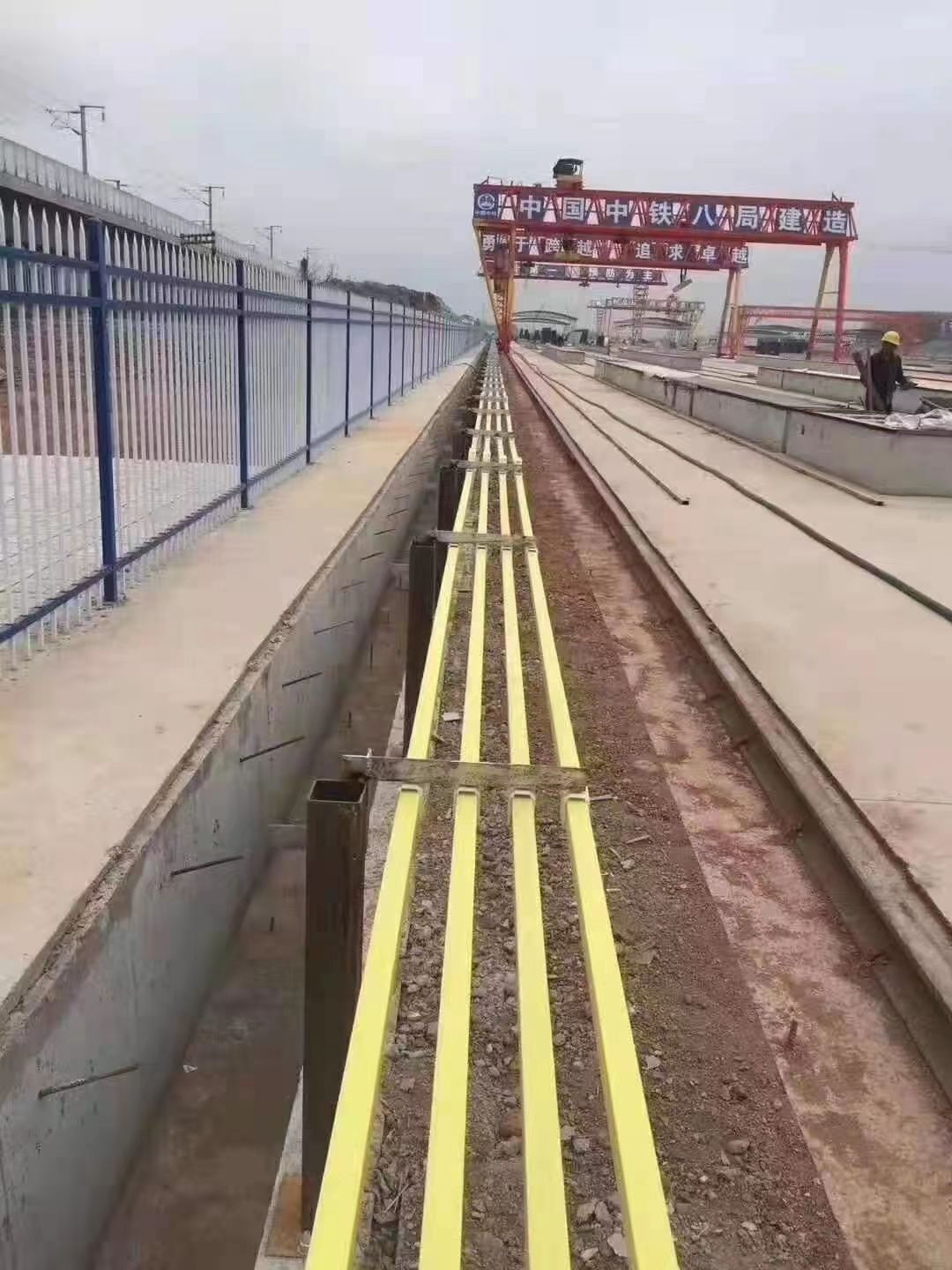 河南長(zhǎng)垣單極滑線廠家直銷