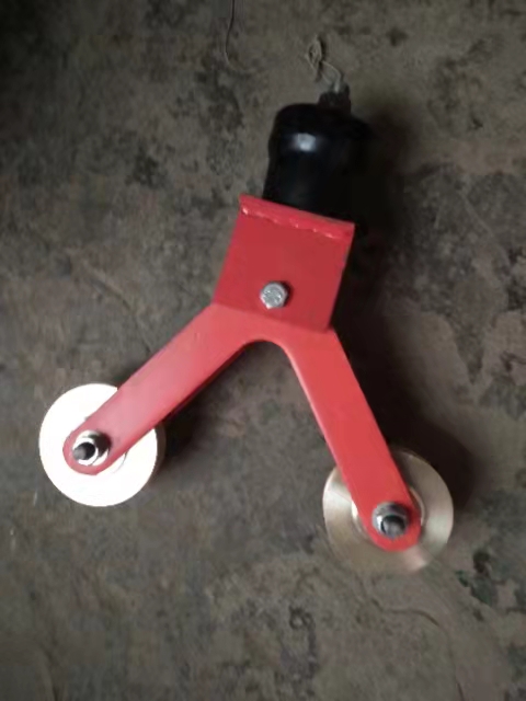 四級(jí)集電器